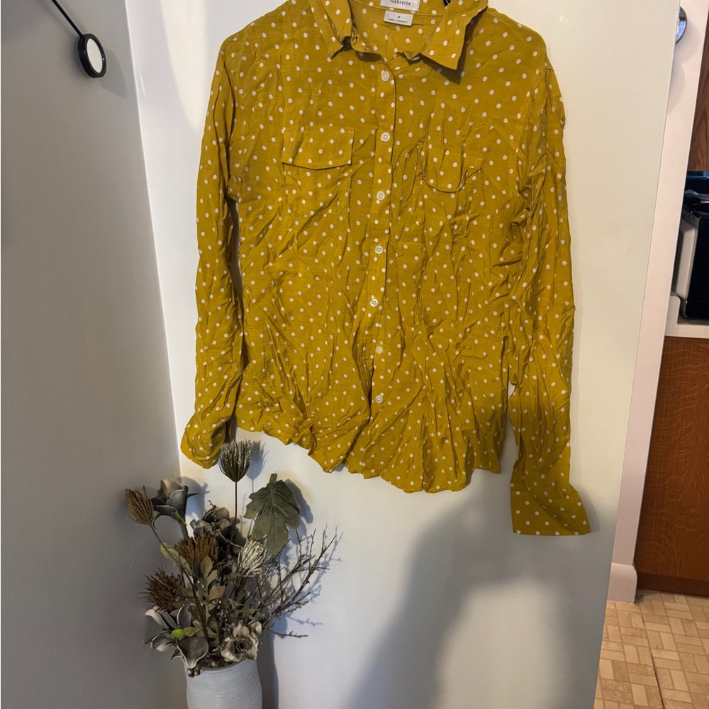 Vanheusen women’s polka dot shirt